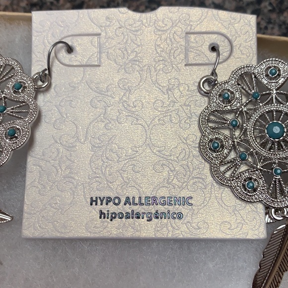 Fashionable earrings - Picture 3 of 4